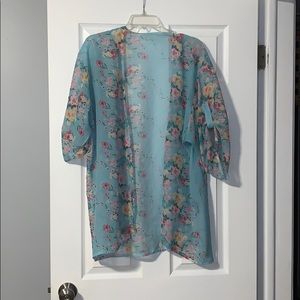 🌎2/$18 Sheer floral Kimono